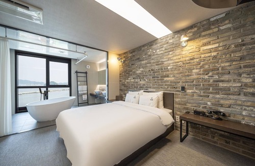 Jinhae Hotel | Changwon Jinhae Lewis Hotel