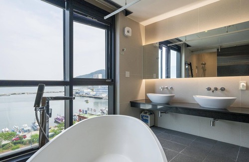 Jinhae Hotel | Changwon Jinhae Lewis Hotel