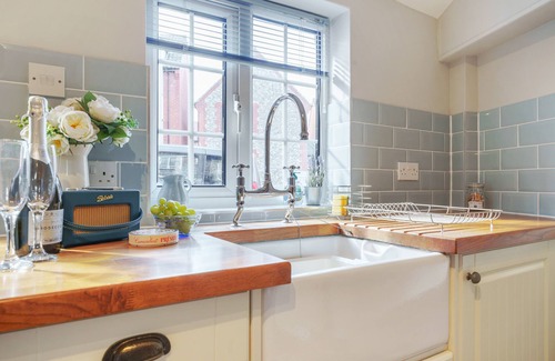 Wells-next-the-Sea Cottage | Channel Cottage - sleeps 2 guests in 1 bedroom
