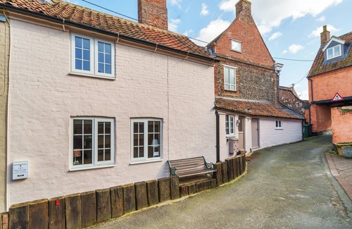 Wells-next-the-Sea Cottage | Channel Cottage - sleeps 2 guests in 1 bedroom