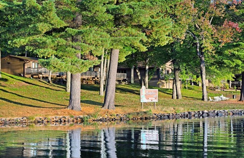 Eagle River Apartment | Chanticleer Inn 37