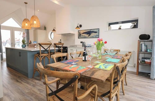 Rhosneigr Cottage | CHAPEL HOUSE, pet friendly, luxury holiday cottage in Rhosneigr