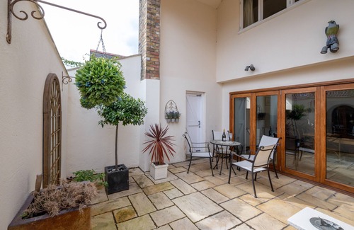 Sandwich House | Chapel House - Three Bedroom House, Sleeps 6