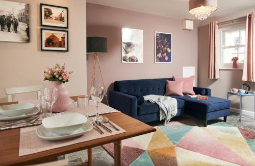 Laugharne House | Chapel View- Beautiful central cottage with nearby Restaurants & Castle walk