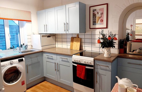 Broadstairs Apartment | Chapel View in Heart of Town with parking space, Sleeps up to six guests