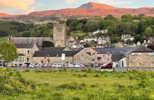 Dolgellau House | Character Townhouse in Town Centre & Superb Views