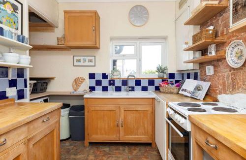 Chichester Apartment | Characterful City Maisonette for 4