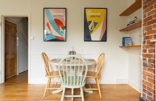 Chichester Apartment | Characterful City Maisonette for 4
