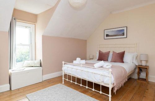 Chichester Apartment | Characterful City Maisonette for 4