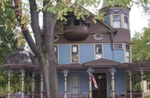 Leetonia Bed & Breakfast | Charles Nelson Schmick House