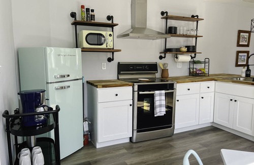 North Charleston House | Charleston Cottage - Minutes from Everything