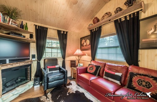 Alto Cabin | Charlie Cabin: 'Skiers must have and Summer's great getaway' with hot tub.