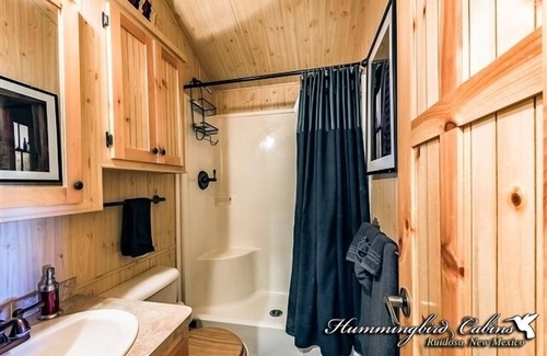 Alto Cabin | Charlie Cabin: 'Skiers must have and Summer's great getaway' with hot tub.