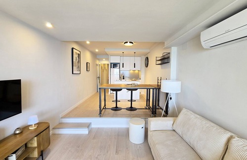 L'Escala Apartment | Charlotte: Apartment overlooking the sea, 50m from the beach.