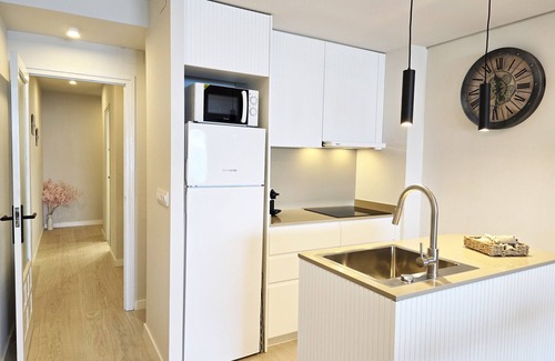 L'Escala Apartment | Charlotte: Apartment overlooking the sea, 50m from the beach.