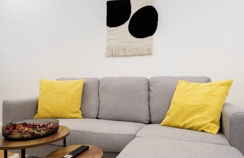 Leytonstone Apartment | Charlotte - Cosy & Centrally Located 2BR