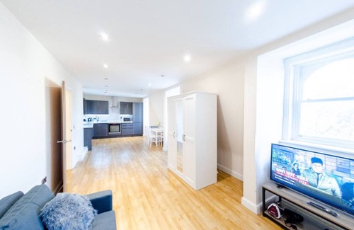 Ipswich Apartment | Charlotte House Spacious 2BR 2BATH in Ipswich