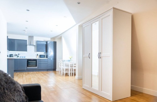 Ipswich Apartment | Charlotte House Spacious 2BR 2BATH in Ipswich