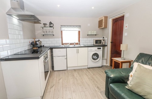 Hope Valley Cottage | CHARLOTTE’S COTTAGE, family friendly, with a garden in Hathersage