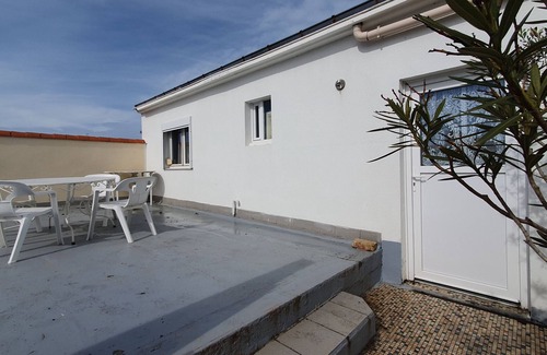 LʼAiguillon-sur-Mer House | Charming Apartment with Rooftop Terrace and Modern Amenities near Beach and Shops