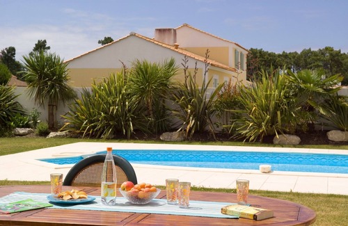 Saint-Jean-de-Monts Villa | Charmante Villa équipée pour 8 + Parking Gratuit