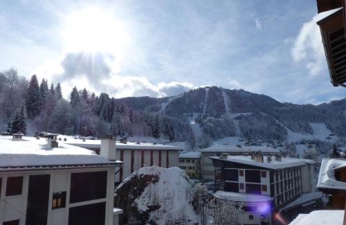 La Clusaz Apartment | Charmant 4 pièces en centre village, proche pistes - 8 pers, Wifi, parking, balcon, animaux acceptés - FR-1-437-48