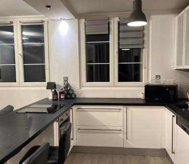 Faubourg de l'Arche Apartment | Charmant Appart 4-6P près de la Défense à Courbevoie