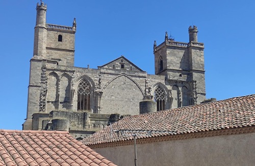 Centre Historique Apartment | Charmant Appartement Spacieux, au Cœur de Ville, vue sur Cathédrale