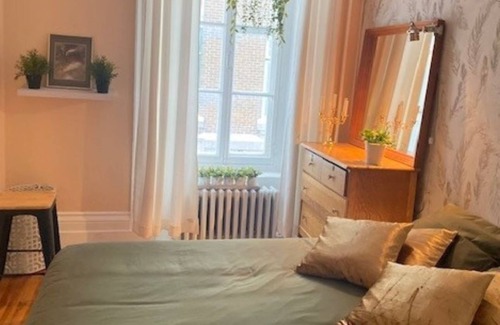 Vieux-Quebec-Cap-Blanc-colline Parlementaire Condo | Charmant Condo Meublé Vieux Québec Charming Furnished Condo in Old Québec nn