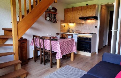 Notre-Dame-de-Bellecombe Apartment | Charmant T2 Mezzanine avec Balcon à Notre-Dame-de-Bellecombe - 4 pers, Proche Commerces et Ski - FR-1-595-14