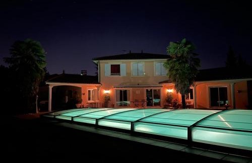 Heyrieux Apartment | Charmant logis neuf équipé/Piscine/SPA/Sauna/Gym