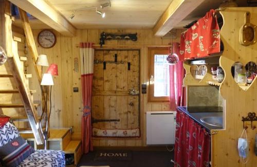 Hauteluce Ski Chalet | Charmant Mazot Savoyard à Hauteluce: Idéal pour Couple, Proche Commerces et Ski, Bien Équipé - FR-1-342-263