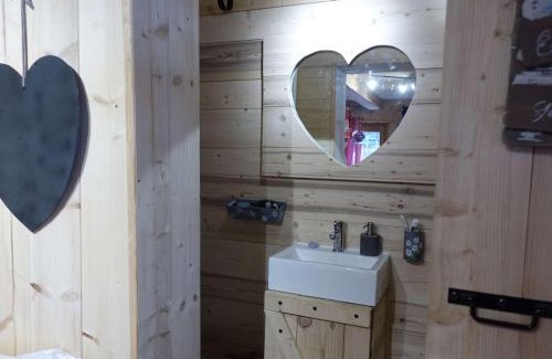 Hauteluce Ski Chalet | Charmant Mazot Savoyard à Hauteluce: Idéal pour Couple, Proche Commerces et Ski, Bien Équipé - FR-1-342-263