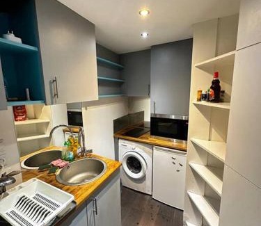 Toulon Apartment | CHARMANt PETIt STUDIo