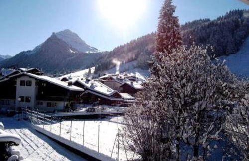Morzine Apartment | Charmant Studio au Centre de Morzine - Proche Pistes, Balcon, Cheminée, Wifi - FR-1-524-69