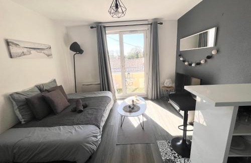 Talence Apartment | Charmant Studio