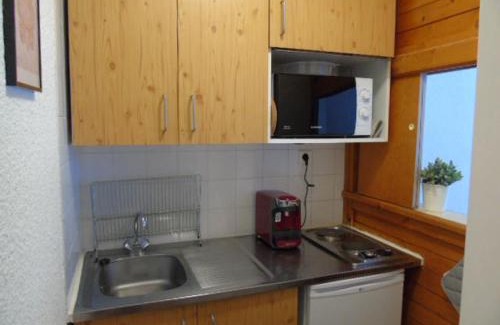 Valfrejus Apartment | Charmant studio rénové, proche télécabine, balcon sud, animaux acceptés, draps inclus, casier à ski - FR-1-561-52