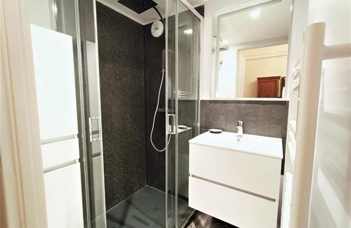 Aix-les-Bains City Center Apartment | Charmant T1 Bis au cœur d'Aix-les-Bains, à deux pas des thermes, lac et gare, décoré avec soin - FR-1-555-44