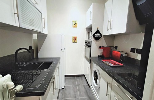 Aix-les-Bains City Center Apartment | Charmant T1 Bis au cœur d'Aix-les-Bains, à deux pas des thermes, lac et gare, décoré avec soin - FR-1-555-44