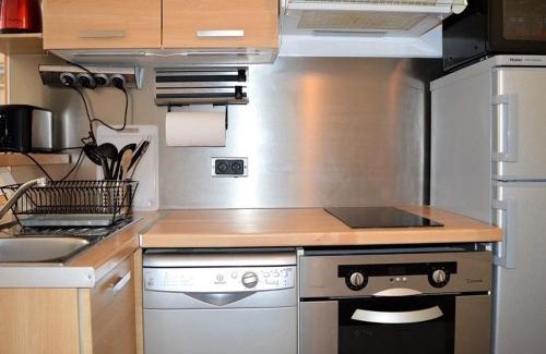 Les Angles Apartment | Charmant T2 Cabine au Centre des Angles avec Parking, Wi-Fi et Casier à Skis - FR-1-593-33