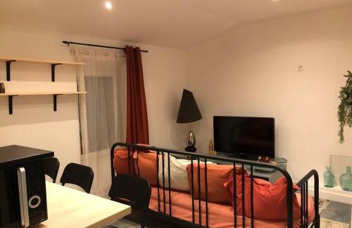 Le Bourg Apartment | Charmant T2 climatisé - Près des plages