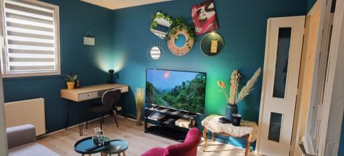 Roseraie - Orgemont Apartment | Charmant T2 proche Château, Gare, UCO, Parking privé gratuit