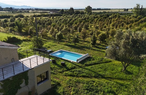 Piolenc House | Charmante Maison de Campagne Climatisée, Piscine Chauffée, vue Mont Ventoux