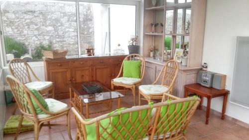 Primelin House | Charmante maison près de Primelin avec jardin et terrasse