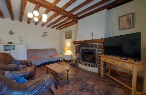 La Saucelle House | Charmante Maison Rénovée avec Jardin, BBQ et Loisirs à La Saucelle - FR-1-581-13