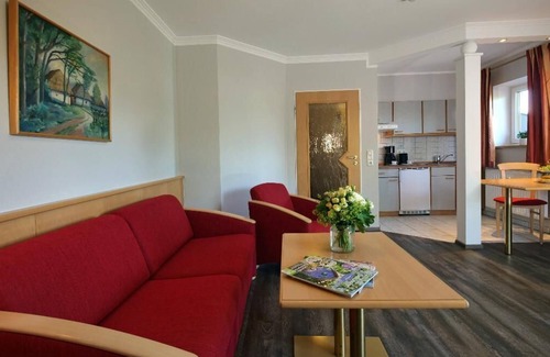 Bad Fuessing Apartment | Charmante Suite mit Loggia und Kochnische im Heilbad Bad Füssing