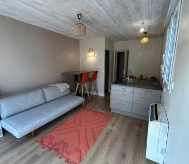 Le Brusc Villa | Charmante villa au brusc avec piscine à 10min à pied de la mer