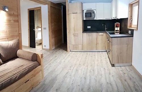 Val-d'Isere Apartment | Charme et Confort au Centre de Val d'Isère – 2 Pièces Cabine Rénové pour 5 Pers., Proche Pistes - FR-1-518-25