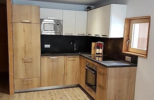 Val-d'Isere Apartment | Charme et Confort au Centre de Val d'Isère – 2 Pièces Cabine Rénové pour 5 Pers., Proche Pistes - FR-1-518-25