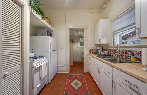 West University House | Charmer/1 BR 1 BA/3 Blocks from U of A /Sleep 3